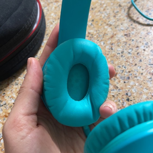 Beats Headphones - Picture 3 of 10